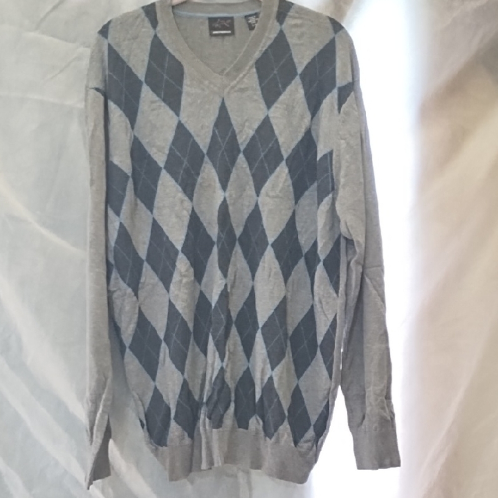 Greg Norman Collection V-Neck Sweater in Gray and Blue Argyle